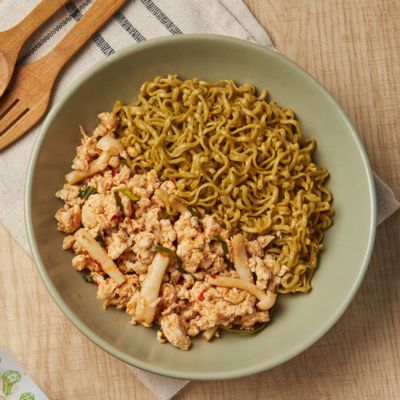 Vegetable Noodles with Creamy Tom Yum and Minced Chicken