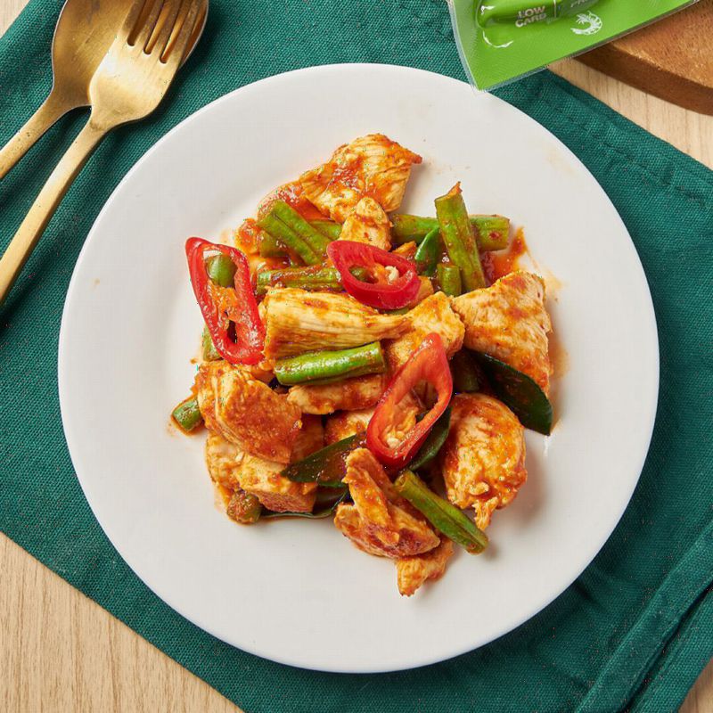 ไก่นุ่มผัดพริกแกง